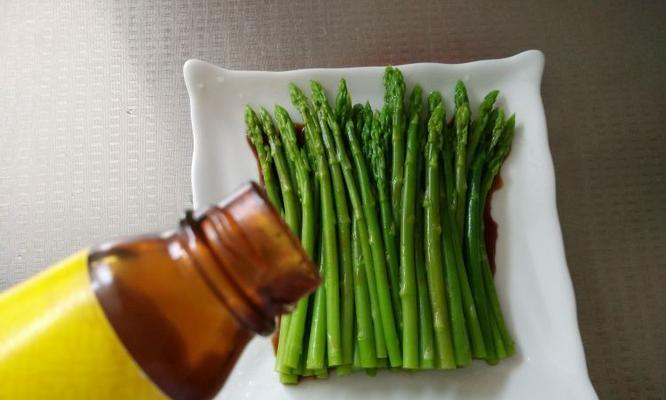 白灼芦笋怎么做？步骤和技巧有哪些？  第3张