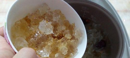 白玉桃胶的做法是什么？如何在家自制白玉桃胶甜品？  第3张