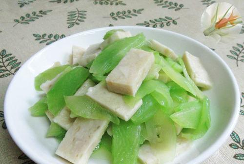 白玉菇炒莴笋的做法是什么？如何炒出鲜嫩可口的莴笋？  第2张