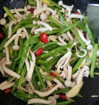 白玉菇炒鸡脯怎么做？步骤和技巧有哪些？