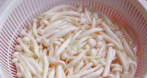 白玉菇炒菠菜怎么做？步骤和技巧是什么？