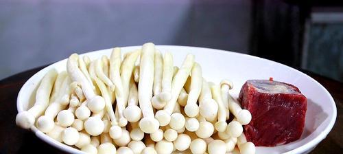 白玉菇鹌鹑蛋肉片蔬菜汤怎么做？有哪些步骤和技巧？  第3张