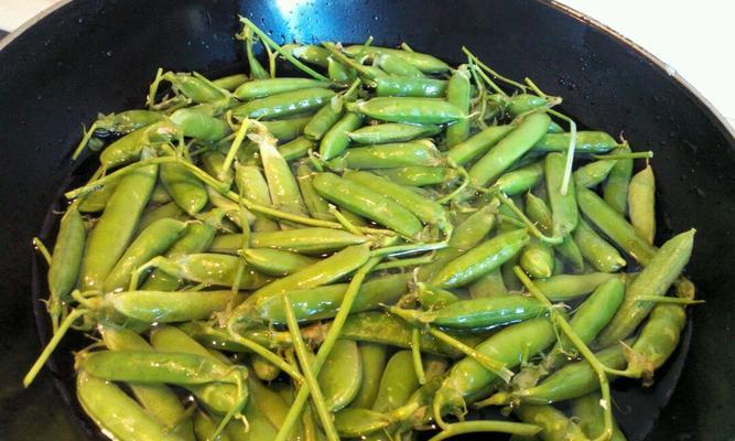 白油豌豆的做法是怎样的？有哪些步骤和技巧？  第2张