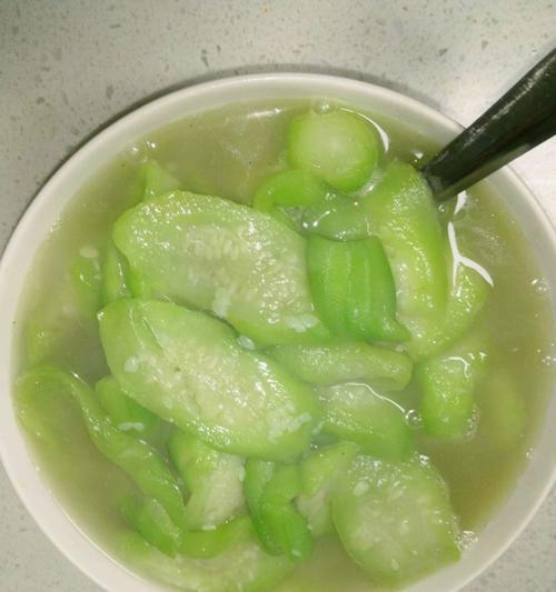白油丝瓜的做法是什么？如何做出美味的白油丝瓜？  第1张