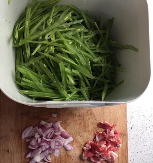 白洋葱炒豆角怎么做？步骤和技巧有哪些？  第2张
