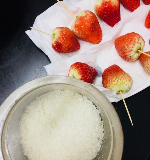 白糖草莓怎么做？制作白糖草莓的步骤和技巧是什么？