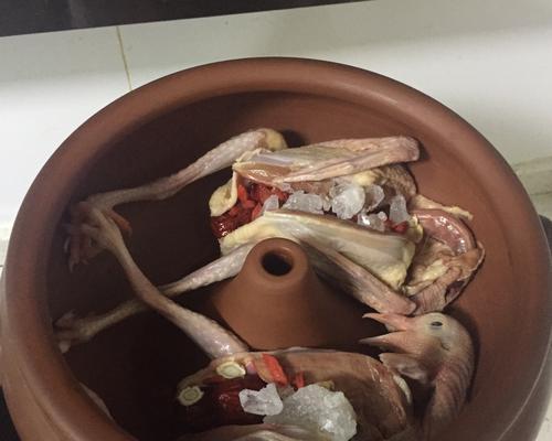 白芍枸杞炖鸽子的做法是什么？炖制过程中需要注意哪些问题？