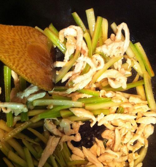 白芹炒肉丝的做法是什么？如何炒出鲜嫩可口的白芹炒肉丝？  第3张