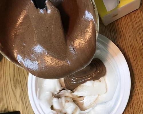 白巧克力淡奶蛋糕寸怎么做？制作过程中常见问题有哪些？  第2张