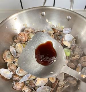 白葡萄酒葱烧蛤蜊怎么做？步骤和技巧是什么？  第2张