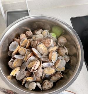 白葡萄酒葱烧蛤蜊怎么做？步骤和技巧是什么？  第1张
