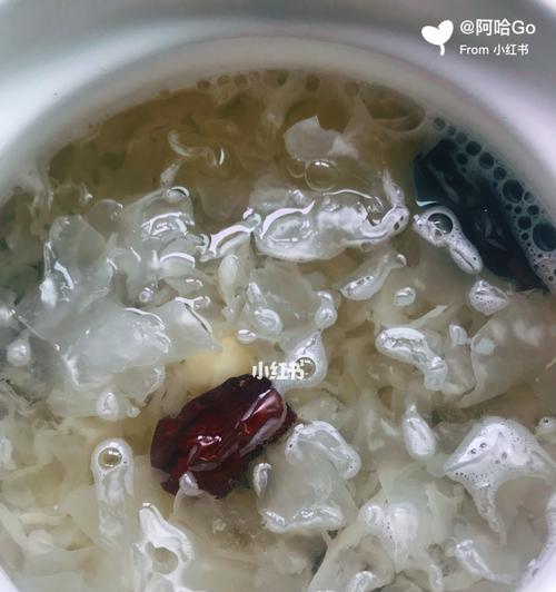 白木耳莲子红枣汤怎么做？有哪些健康益处？  第1张