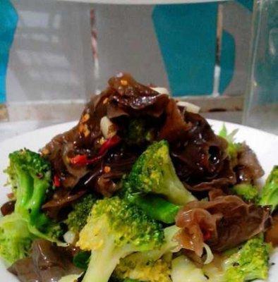 白木耳烩西兰花的做法是什么？如何保持营养不流失？