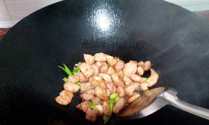 白蘑菇炒肉怎么做？步骤和技巧有哪些？