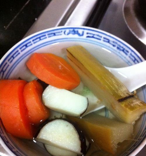 白茅根竹蔗马蹄糖水怎么做？有哪些健康益处？