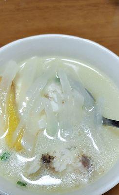白萝卜煮鱼头的做法是什么？如何做出美味的白萝卜煮鱼头？