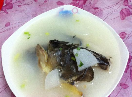 白萝卜鱼头汤怎么做？有哪些步骤和技巧？  第3张