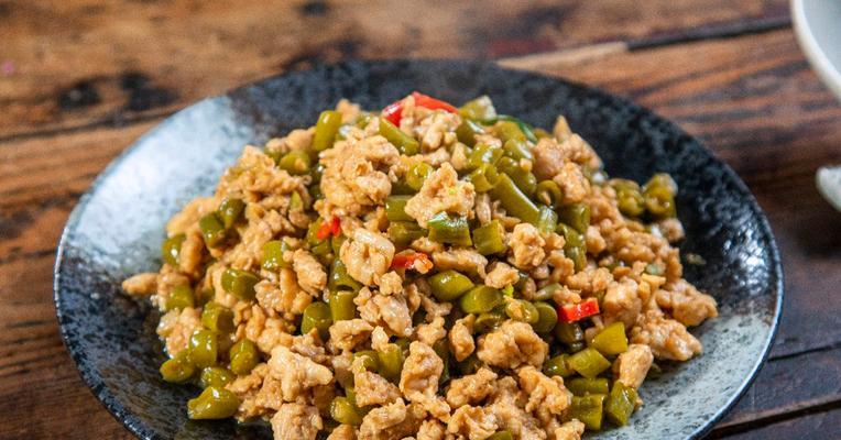 自制酸豆角炒肉沫做法详解（一道简单实用的家常美食，让你轻松掌握）  第2张