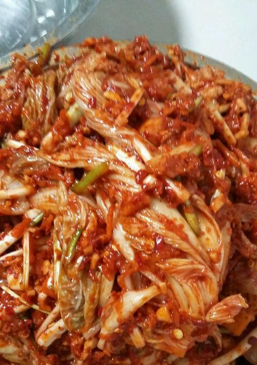 自制酸菜，做出真正的美味（掌握酸菜制作技巧，让家常菜更加有味道）  第2张