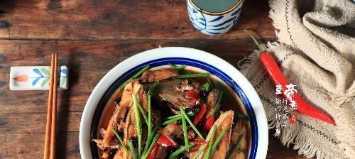 手把手教你制作美味水煮菜脯鱼（健康营养、家常美味，让你爱上自制水煮菜脯鱼）