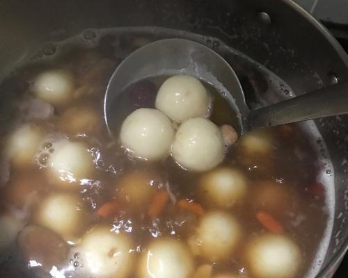 自制双色汤圆，传统佳节美食不可少！（从材料准备到烹饪技巧，全面指导你制作最美味的双色汤圆）  第2张