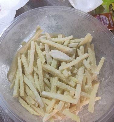 自制薯条的做法（用家庭食材做原味薯条，营养又美味）  第2张