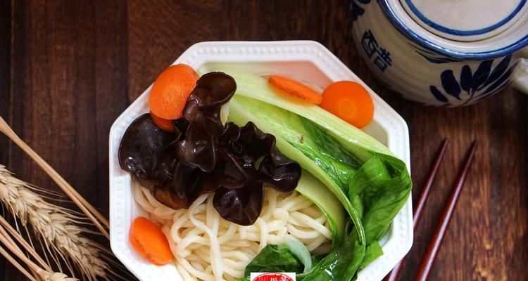 自制蔬菜面条的做法（做出健康美味的蔬菜面条，让你拥有更健康的生活方式）  第1张
