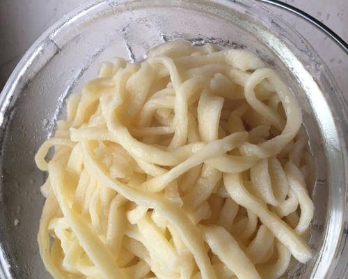 自制手擀鸡蛋面条（做法详解，让你轻松掌握美味诀窍）  第3张