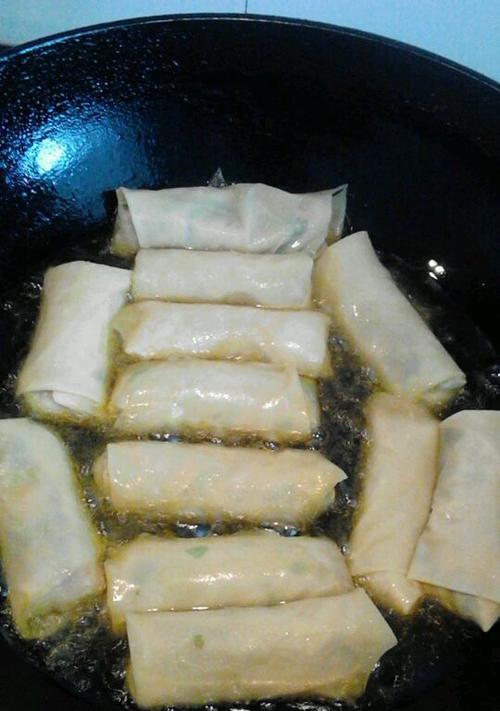 自制什锦春卷（用新鲜的蔬菜与肉馅制作令人食指大动的什锦春卷）  第3张