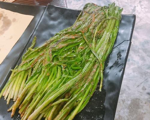 如何自制美味烧烤韭菜？（烧烤大法！自制烤韭菜惊艳你的味蕾！）  第2张