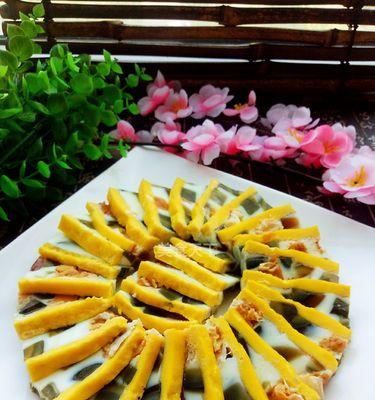 自制三色粉卷的做法（自己动手制作美味三色粉卷，轻松搞定中式饮食美食）  第2张