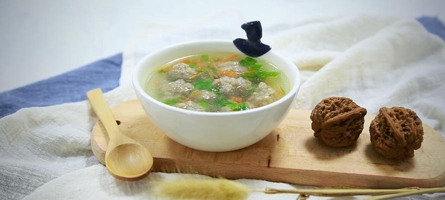 自制营养美味——肉丸子白菜汤（家庭健康必备的养生菜谱，味道好又营养丰富！）  第2张