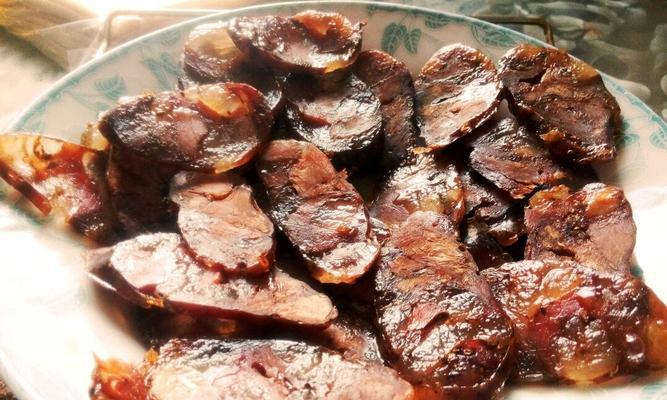 自制肉肠的制作方法（手把手教你制作香喷喷的自制肉肠）