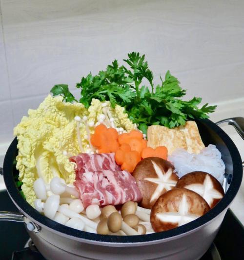 教你轻松自制日式寿喜锅（简单步骤、美味享受、提高厨艺）