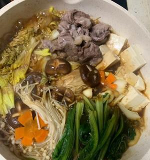 教你轻松自制日式寿喜锅（简单步骤、美味享受、提高厨艺）  第2张