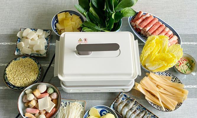 自制清汤滋补大火锅教程（用健康的方法打造美味餐桌/清汤美食/自家制作大火锅）