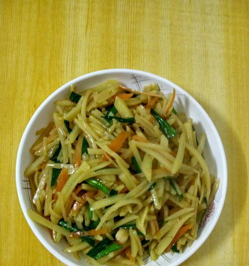 自制清炒土豆丝，美味又营养（家常做法，简单易学）  第1张