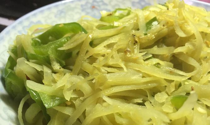 自制清炒土豆丝，美味又营养（家常做法，简单易学）  第2张