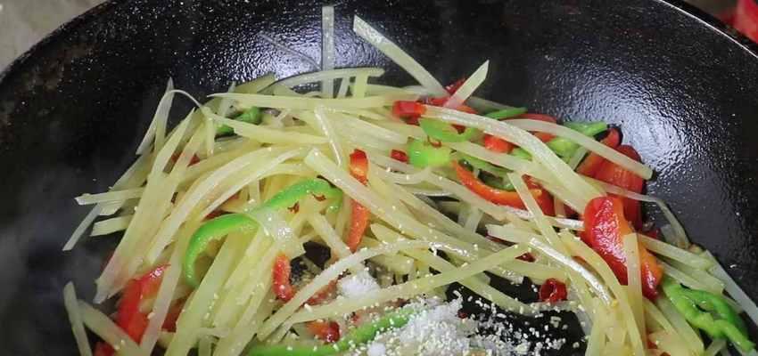 自制清炒土豆丝，美味又营养（家常做法，简单易学）  第3张