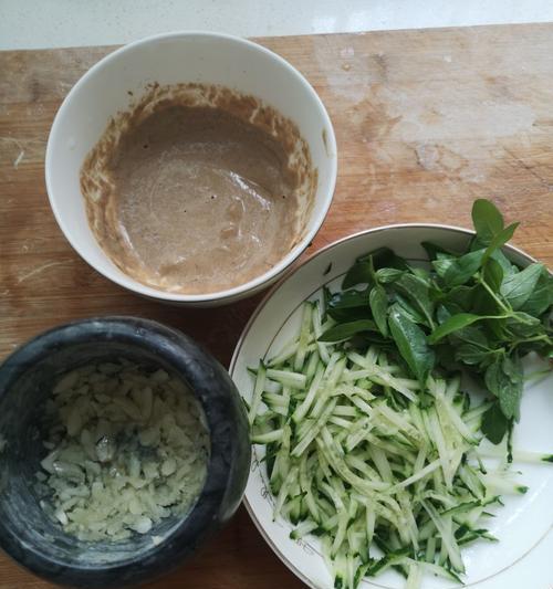 手把手教你制作清爽青瓜味汤圆（15个步骤让你轻松制作清新口感的青瓜汤圆）  第2张