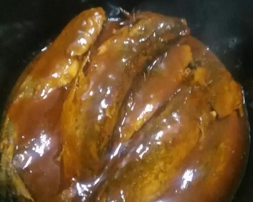 自制茄汁沙丁鱼（健康美味的低脂小食）  第3张