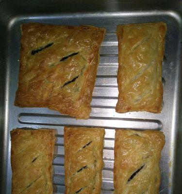 自制千层酥皮的制作方法与技巧（掌握制作千层酥皮的秘诀，轻松做出美味佳肴）  第1张