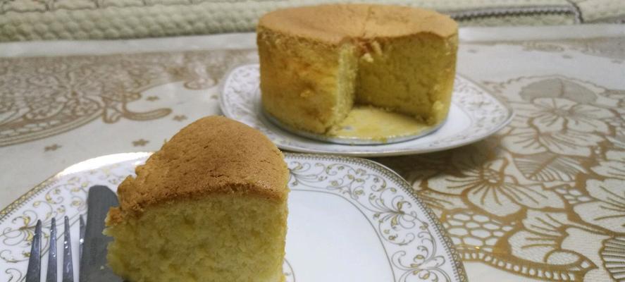 自制戚风蛋糕的制作方法（用简单材料打造蓬松美味）  第1张
