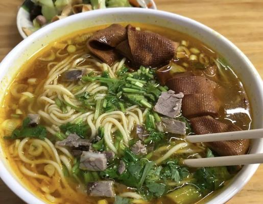 自制黄汤拉面怎么做？有哪些步骤和技巧？