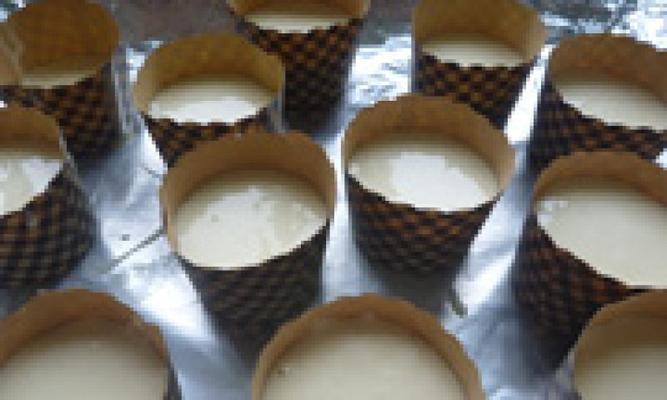 装饰酸奶纸杯蛋糕怎么做？有哪些步骤和技巧？  第1张