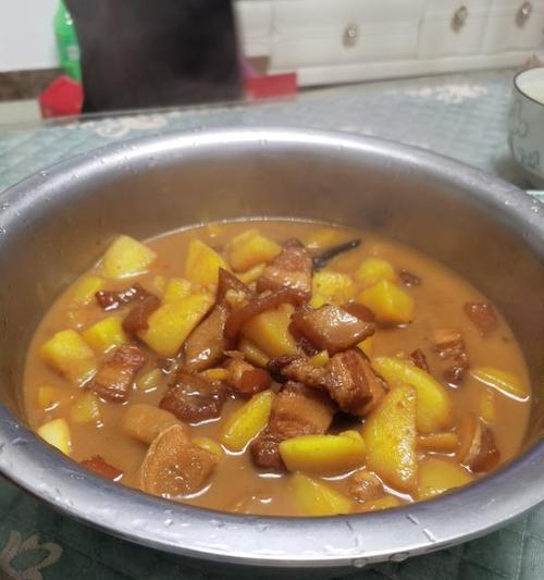 煮猪肉土豆的做法是什么？步骤和技巧有哪些？