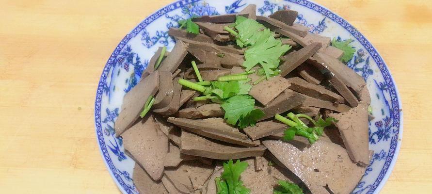 煮猪肝的做法有哪些步骤？如何确保猪肝煮得鲜嫩？