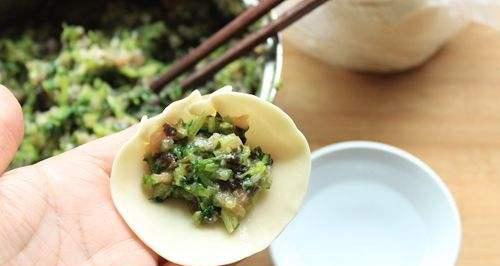 煮冻水饺山芹菜猪肉馅怎么做？步骤和技巧有哪些？  第3张