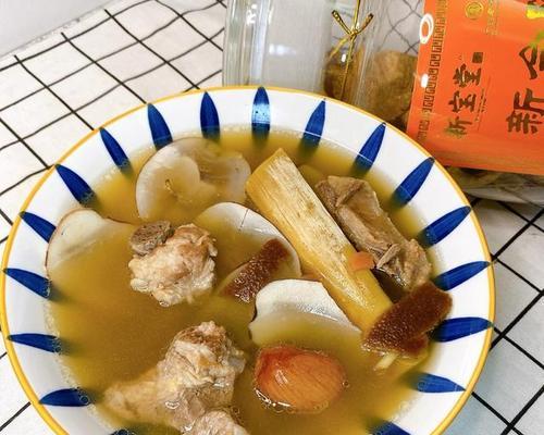 竹蔗胡萝卜莲藕猪扇骨汤怎么做？有哪些健康益处？  第2张