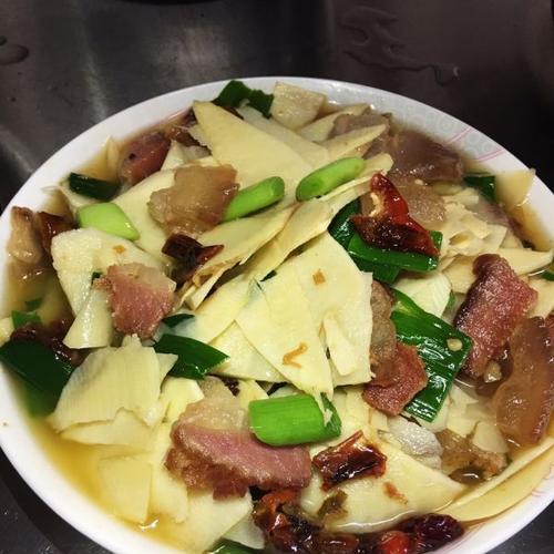 竹笋炒腊肉的做法是什么？如何炒出美味的竹笋腊肉？  第3张